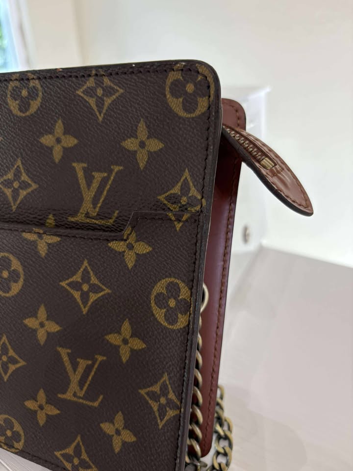 Louis Vuitton Pochette Homme Pouch