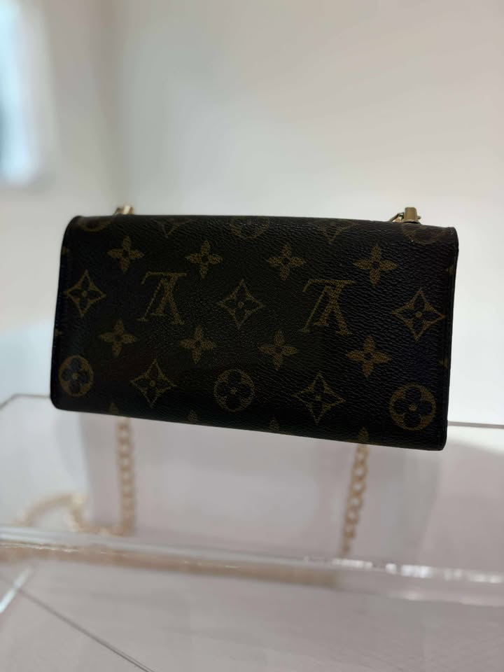 Louis Vuitton Monogram Sarah Wallet