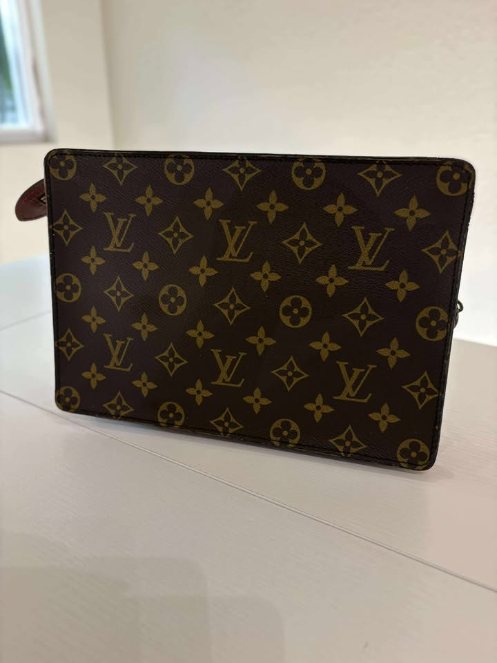 Louis Vuitton Pochette Homme Pouch