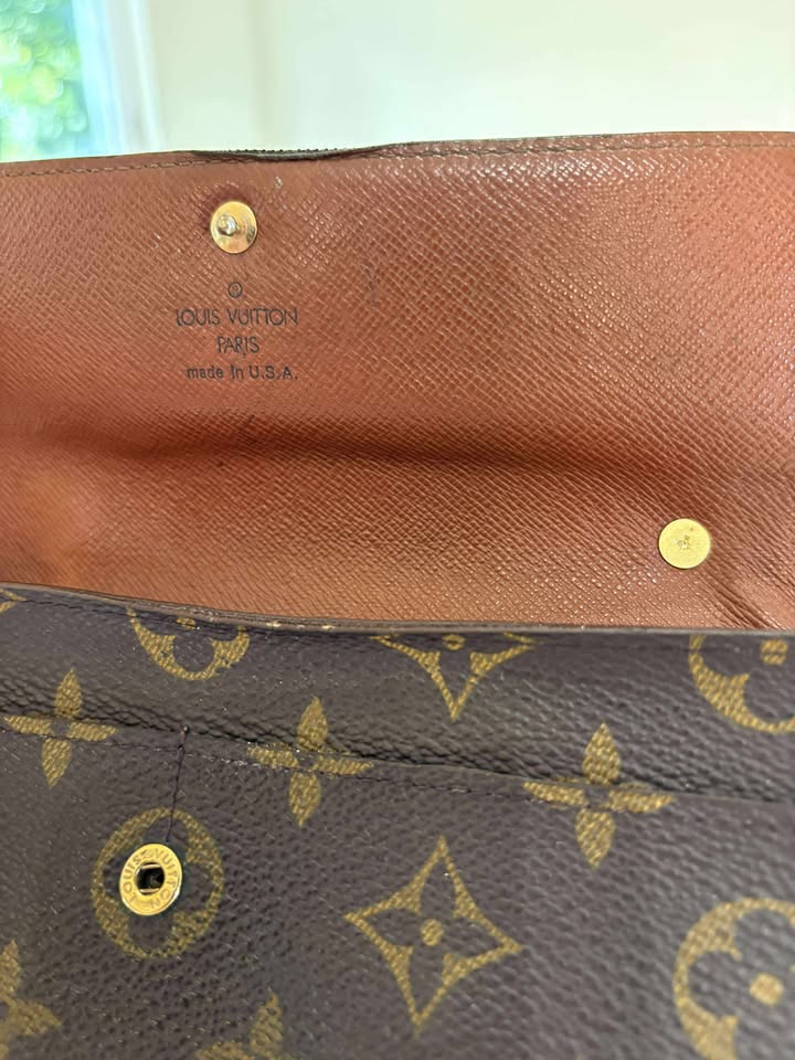 Louis Vuitton Monogram Sarah Wallet