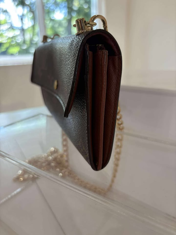 Louis Vuitton Monogram Sarah Wallet