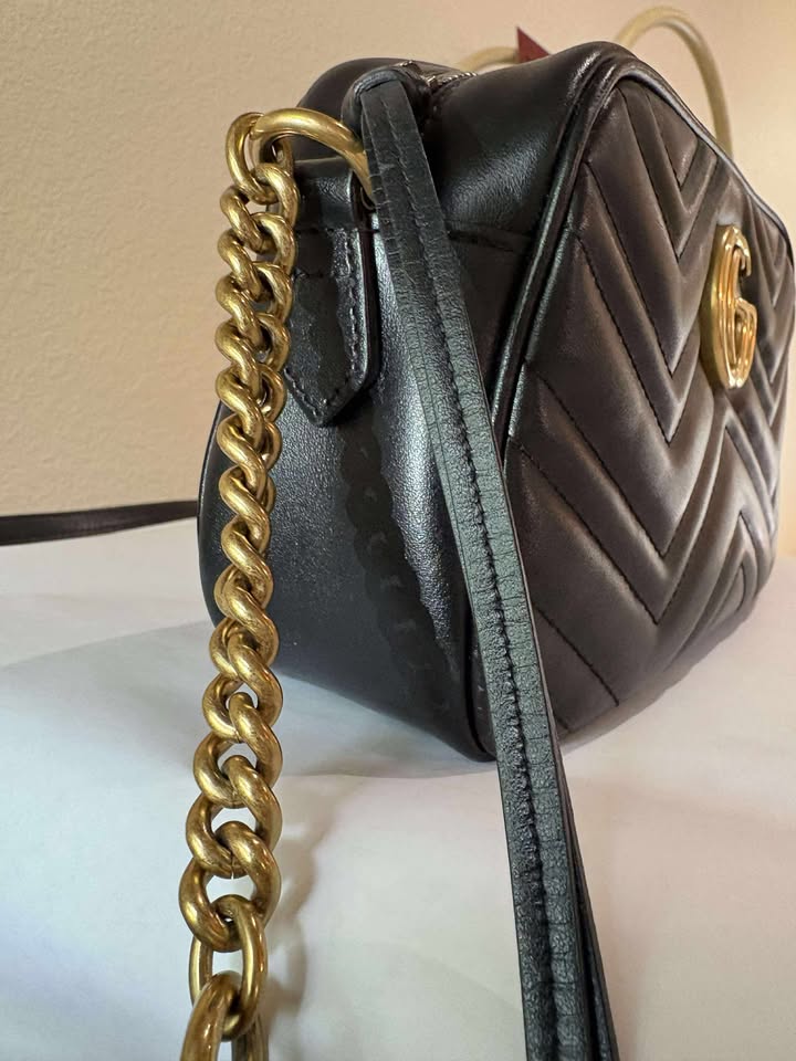 Gucci GG Marmont Small Camera Crossbody