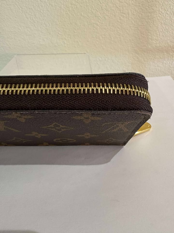 Louis Vuitton Monogram Zippy Poppy Wallet