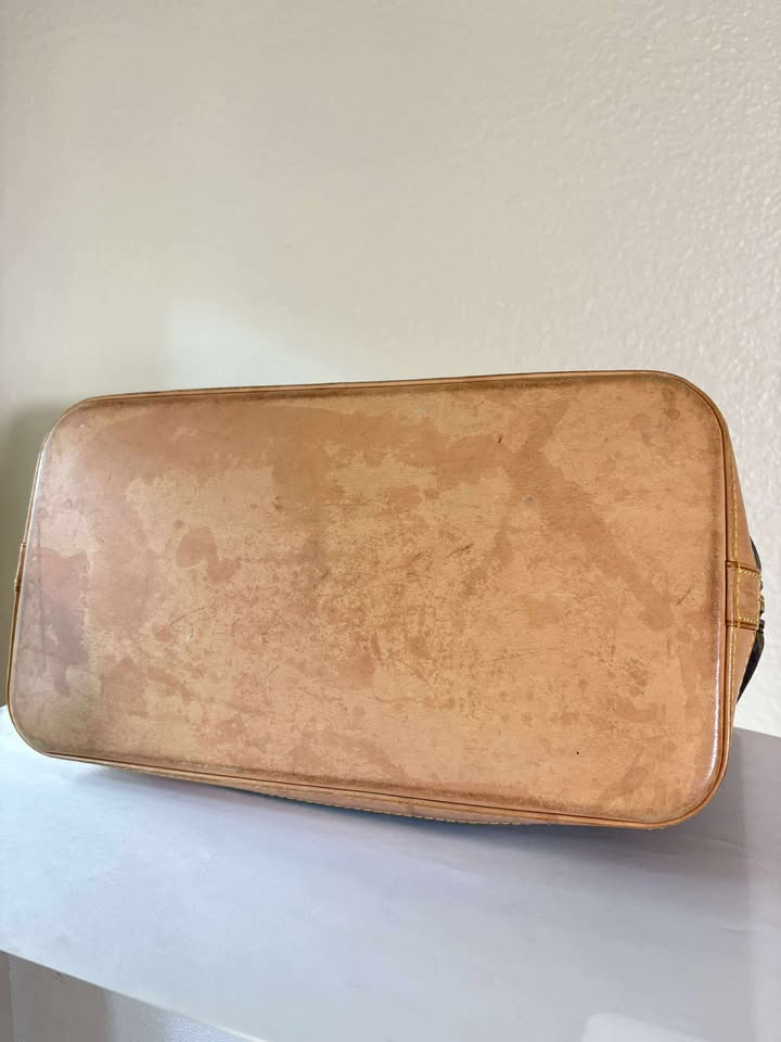 Louis Vuitton Alma MM Monogram Handbag