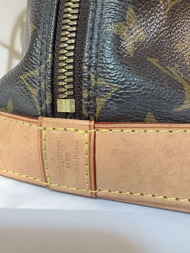 Louis Vuitton Alma MM Monogram Handbag