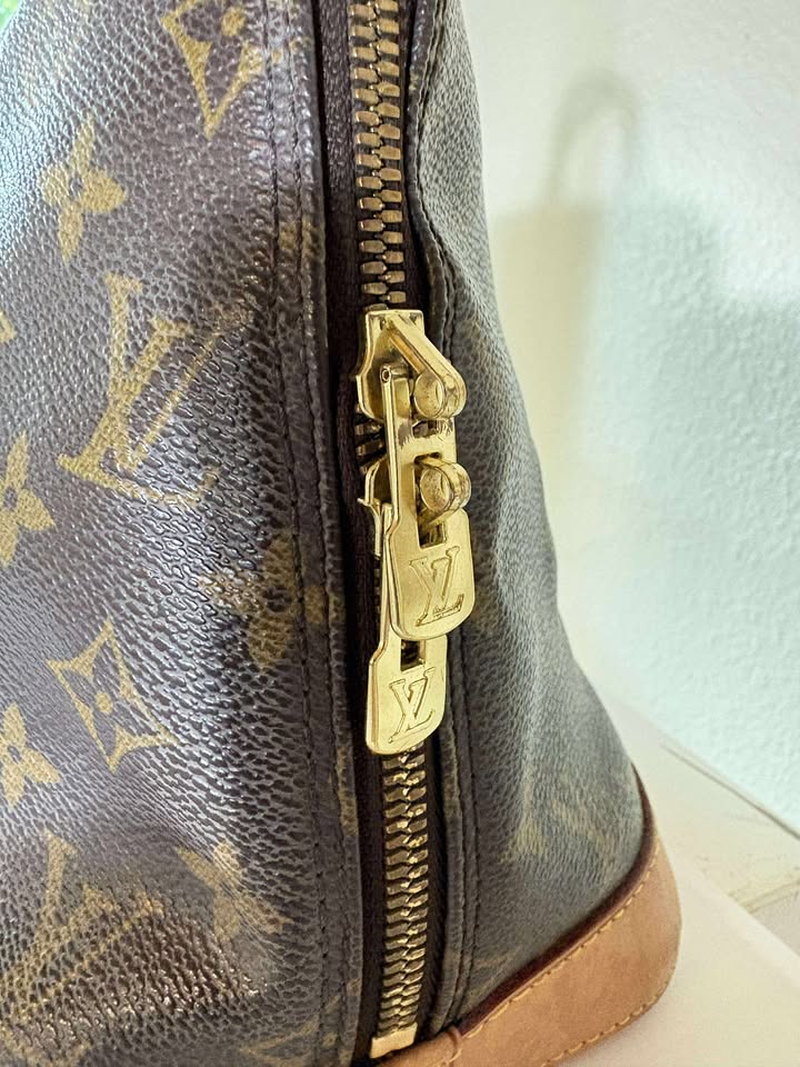 Louis Vuitton Alma MM Monogram Handbag