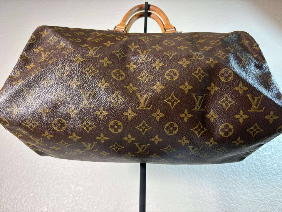 Louis Vuitton Speedy 40 Handbag