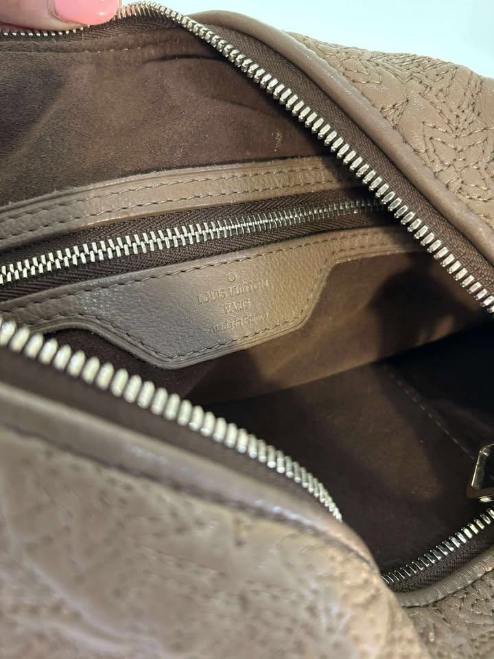 Louis Vuitton Antheia Ixia MM Handbag