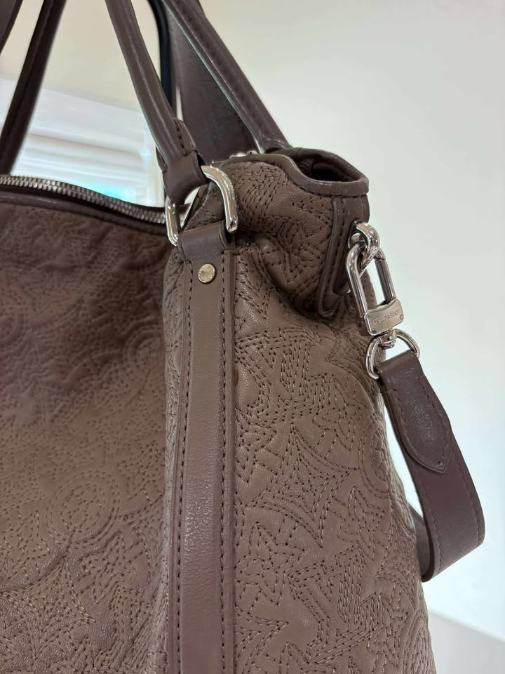 Louis Vuitton Antheia Ixia MM Handbag