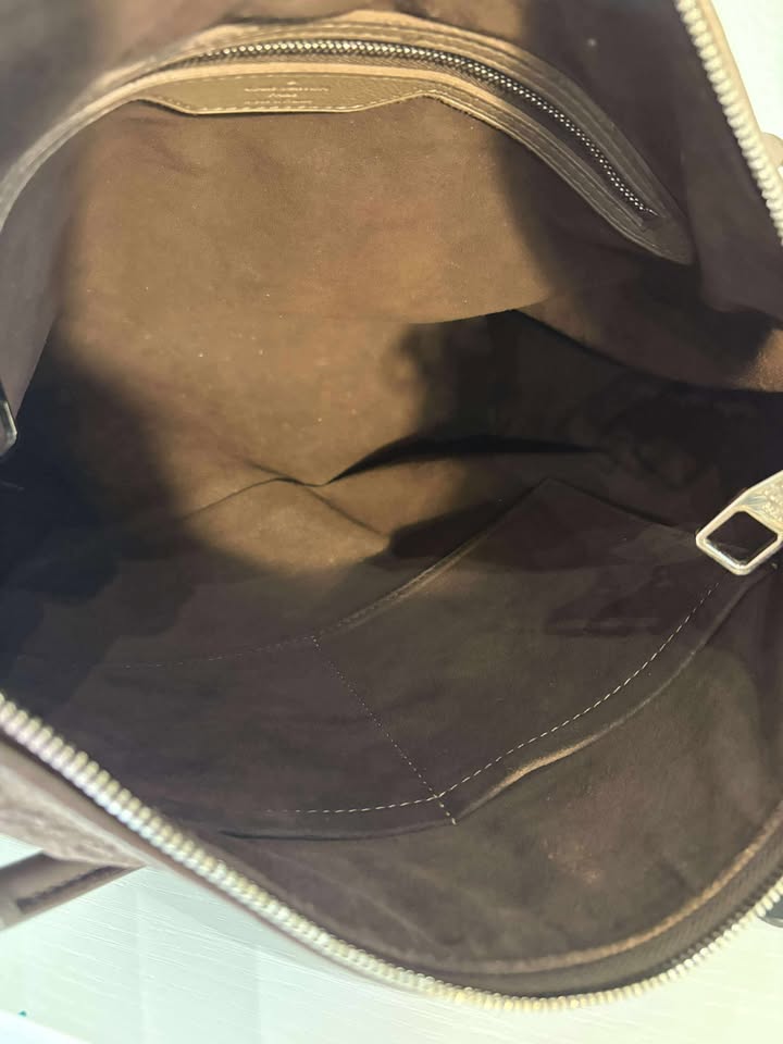 Louis Vuitton Antheia Ixia MM Handbag