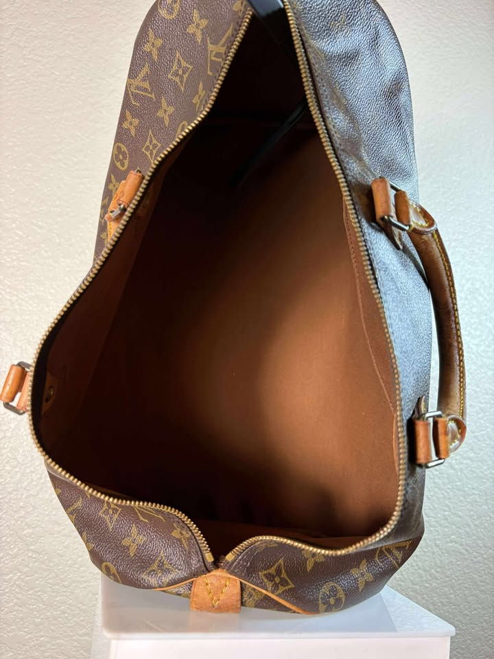 Louis Vuitton Speedy 40 Handbag