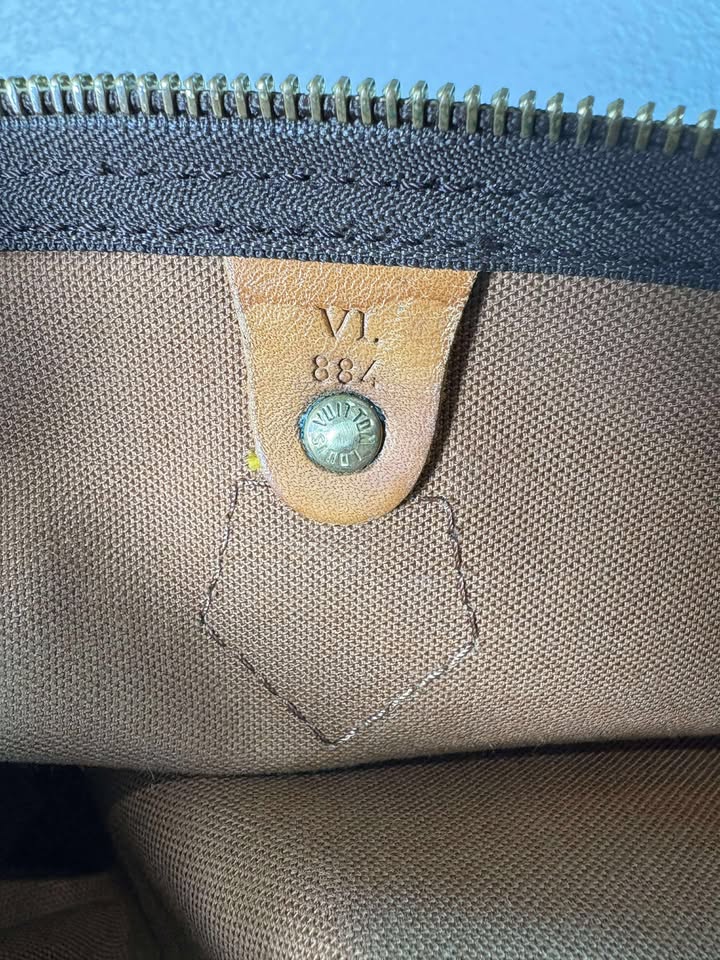 Louis Vuitton Speedy 40 Handbag