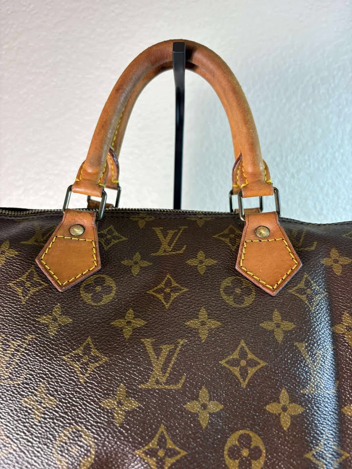 Louis Vuitton Speedy 40 Handbag